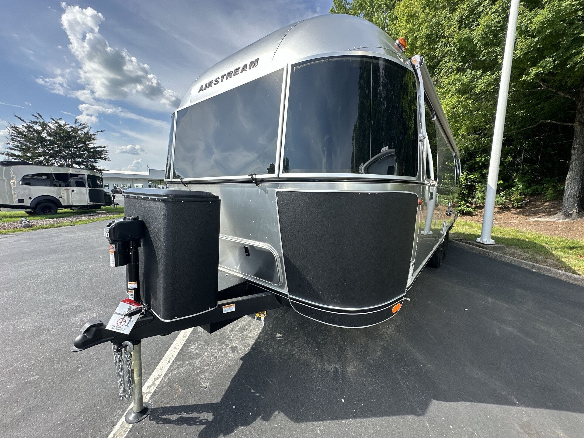 New 2025 Airstream Flying Cloud 27FBQ available in Dover, Florida