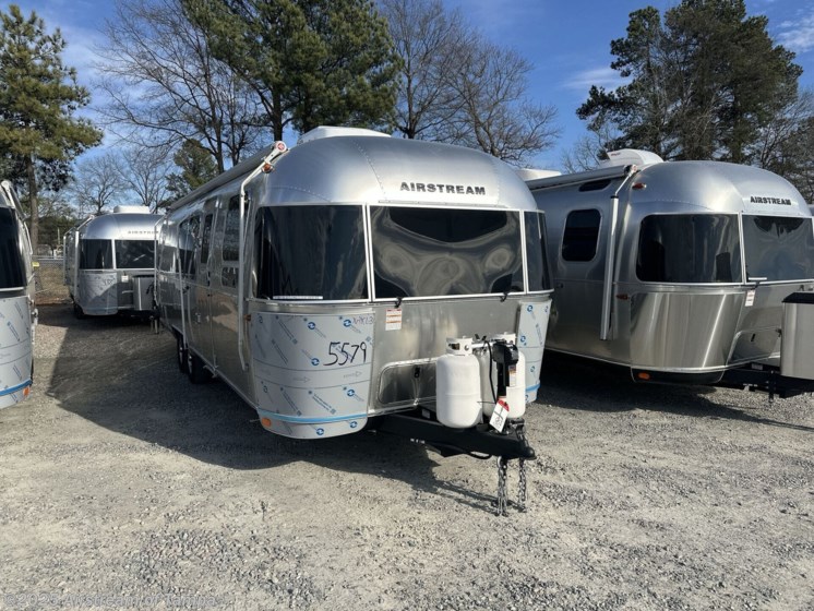 Email now about this 2025 Airstream Flying Cloud 30FB Bunk Twin! New 2025 Airstream Flying Cloud 30FB Bunk Twin available in Dover, Florida