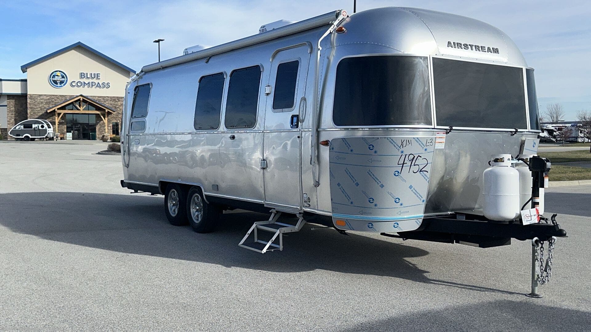 New 2025 Airstream Flying Cloud 28RB available in Dover, Florida