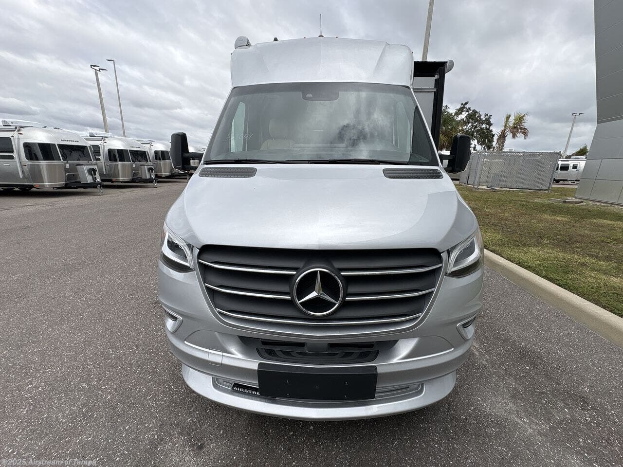 Contact us now about this 2025 Airstream Atlas Murphy Suite! 2025 Atlas Murphy Suite by Airstream from Airstream of Tampa in Dover, Florida