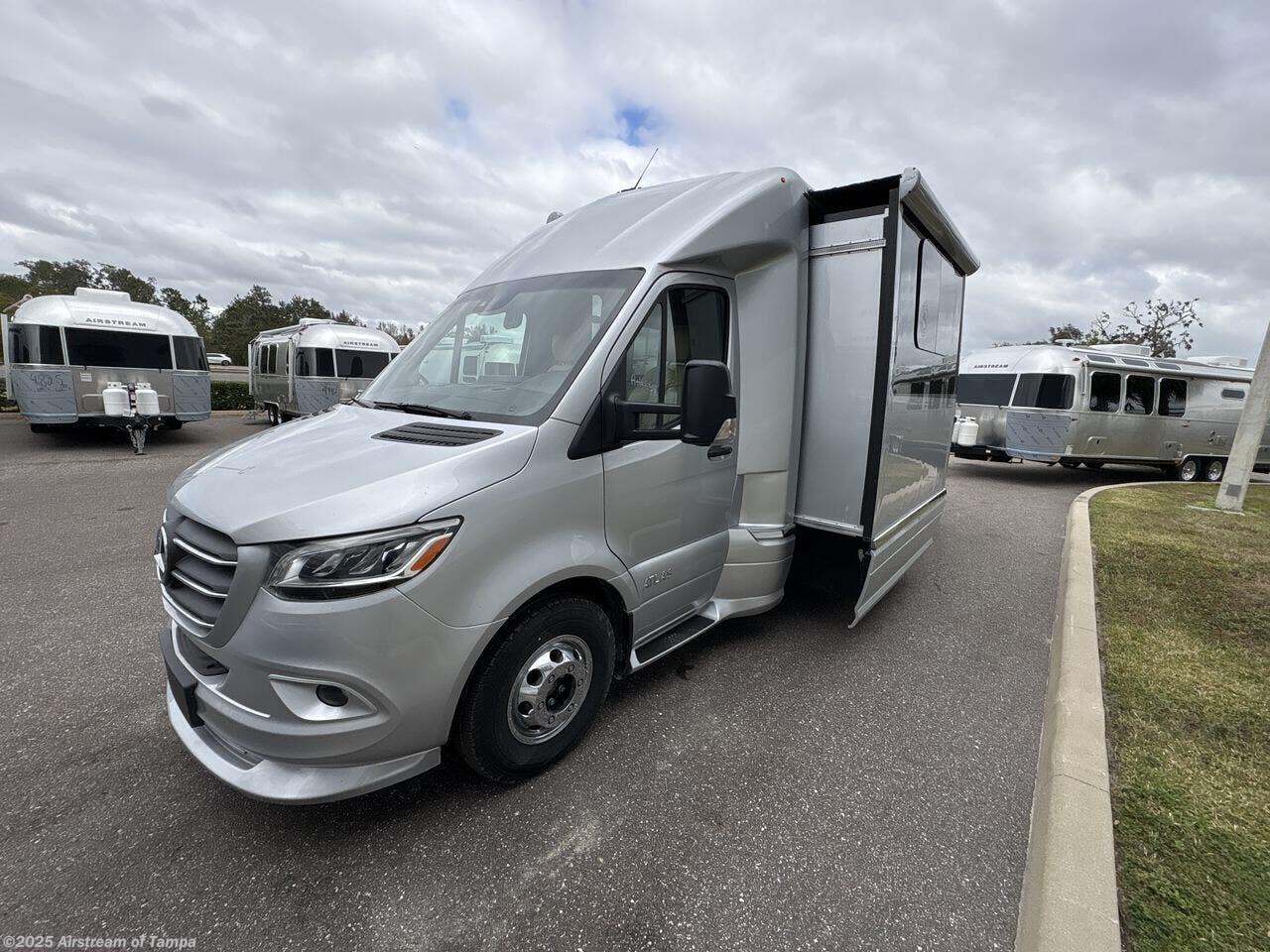 Email now about this 2025 Airstream Atlas Murphy Suite! Used 2025 Airstream Atlas Murphy Suite available in Dover, Florida
