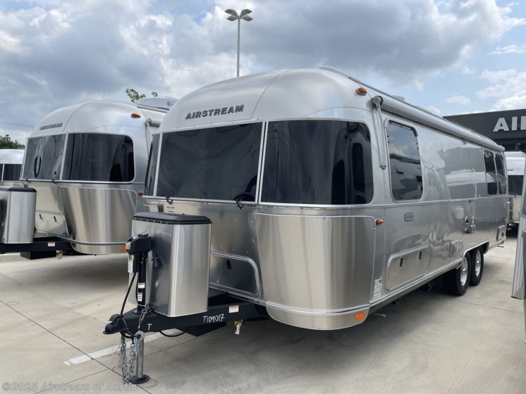 Email now about this 2025 Airstream Globetrotter 27FB Twin! New 2025 Airstream Globetrotter 27FB Twin available in Buda, Texas