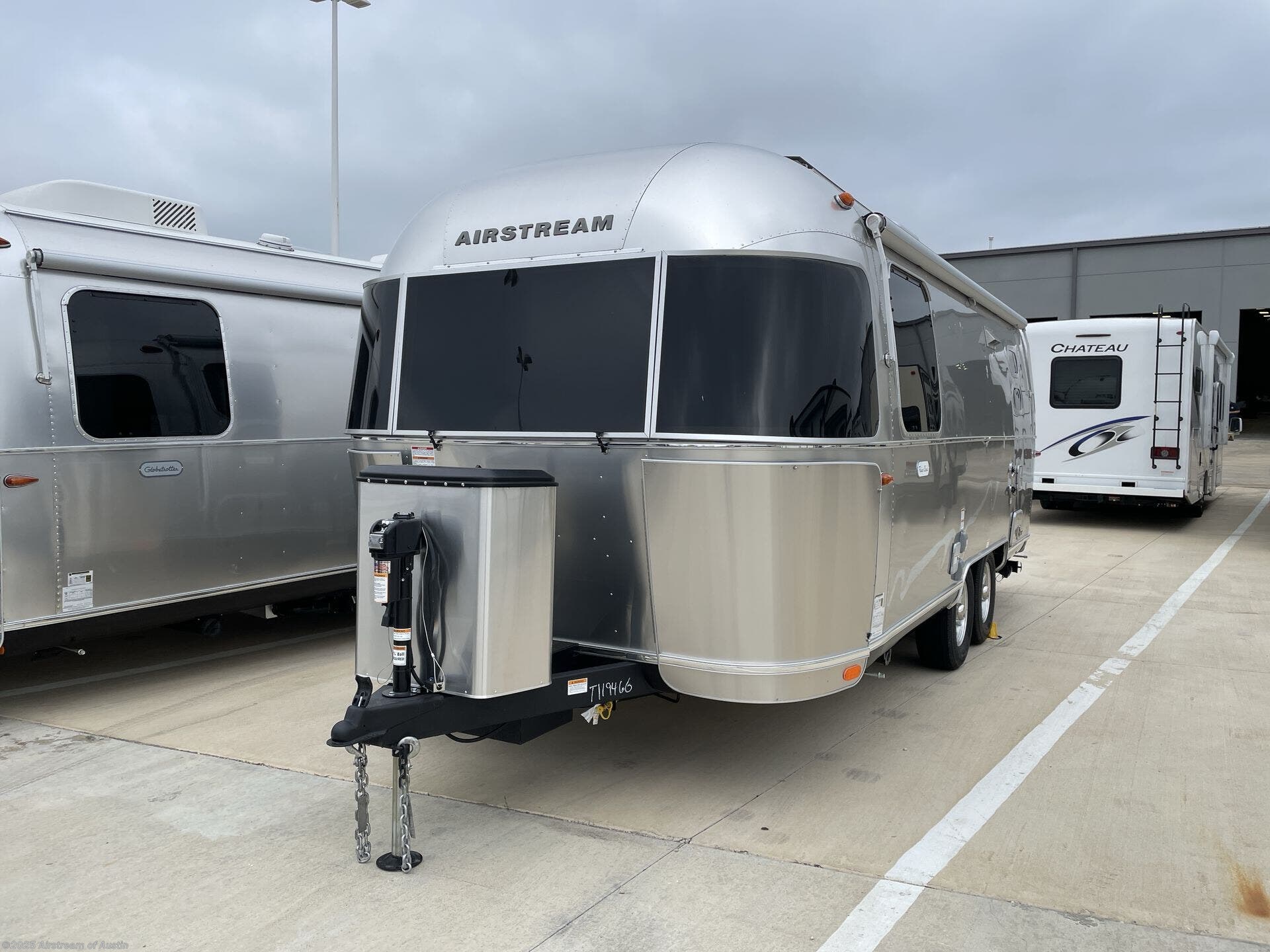 Contact us now about this 2025 Airstream Flying Cloud 23FB! 2025 Flying Cloud 23FB by Airstream from Airstream of Austin in Buda, Texas