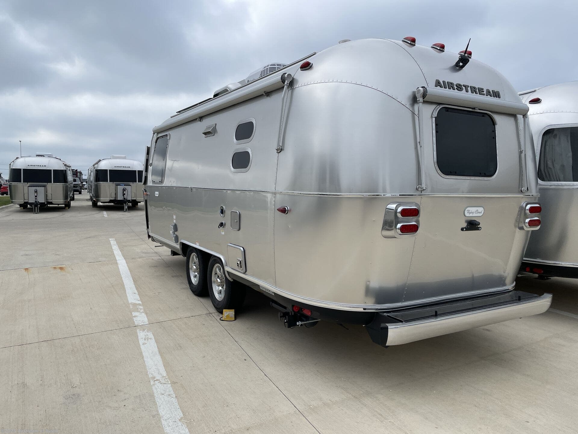 New 2025 Airstream Flying Cloud 23FB available in Buda, Texas