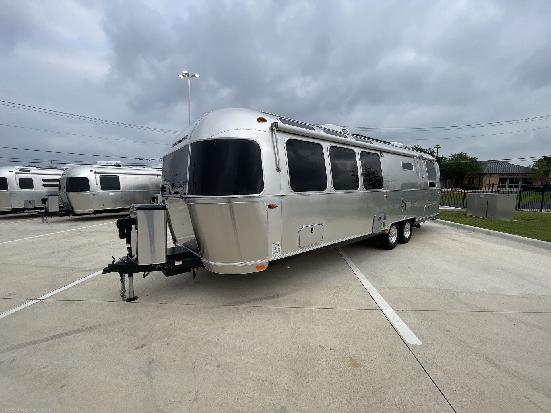 Contact us now about this 2025 Airstream Globetrotter 30RB! 2025 Globetrotter 30RB by Airstream from Airstream of Austin in Buda, Texas