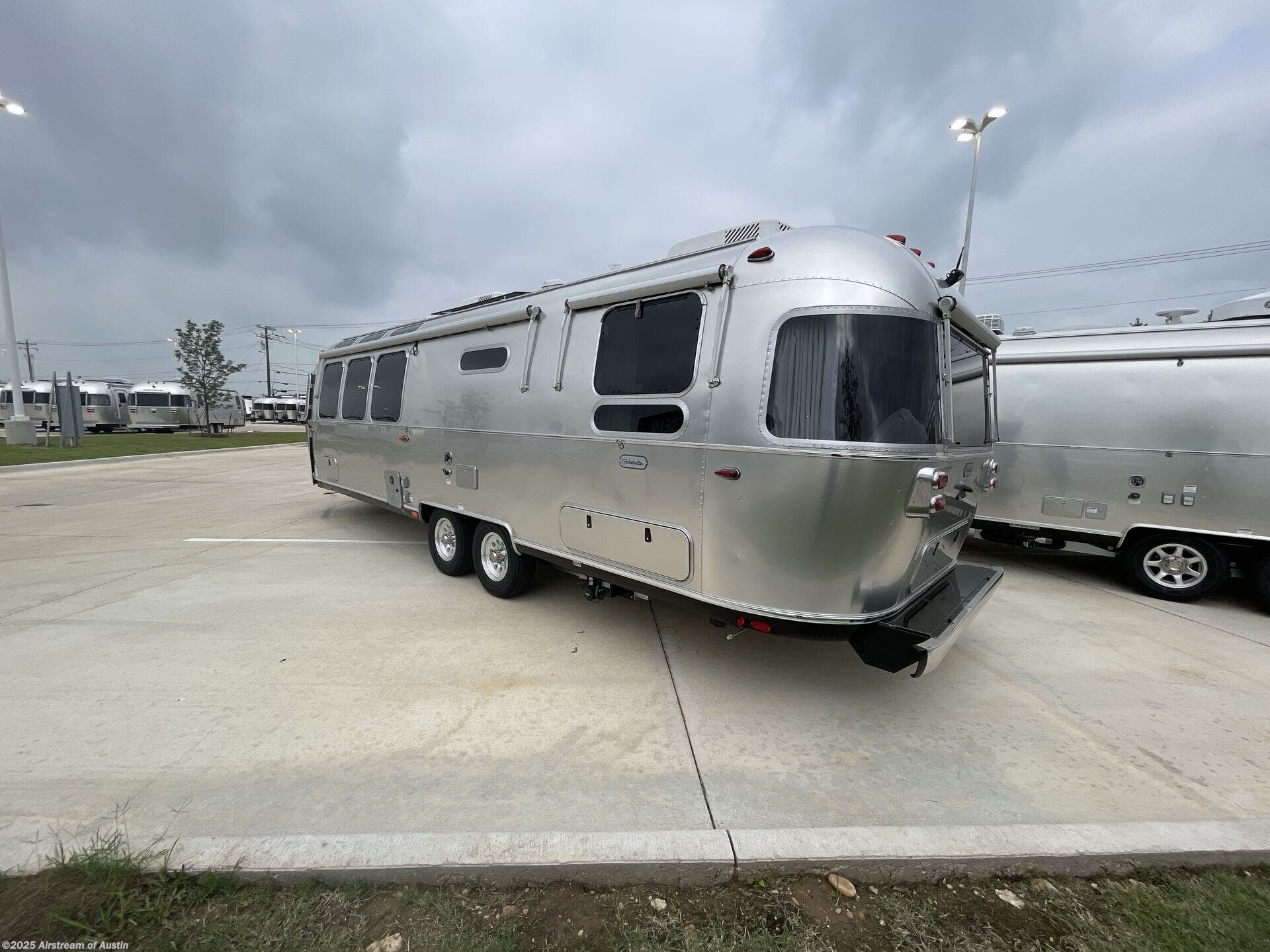 New 2025 Airstream Globetrotter 30RB available in Buda, Texas