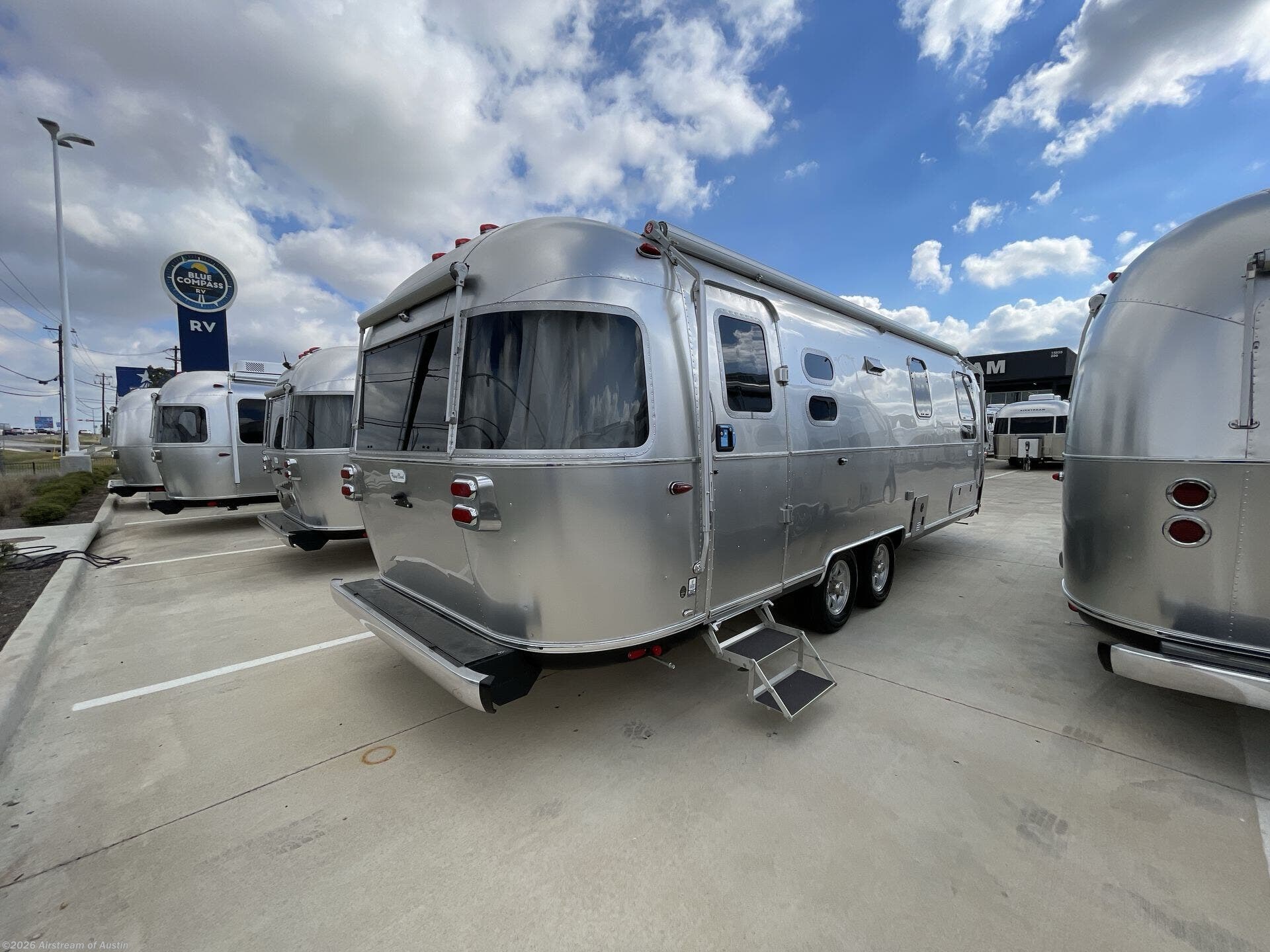 New 2026 Airstream Flying Cloud 27FB Twin available in Buda, Texas