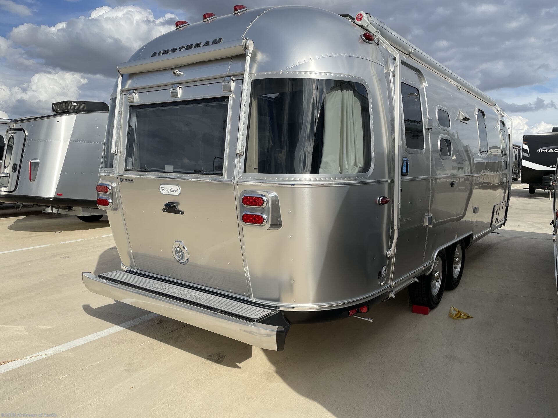 Contact us now about this 2026 Airstream Flying Cloud 25FB Twin! 2026 Flying Cloud 25FB Twin by Airstream from Airstream of Austin in Buda, Texas