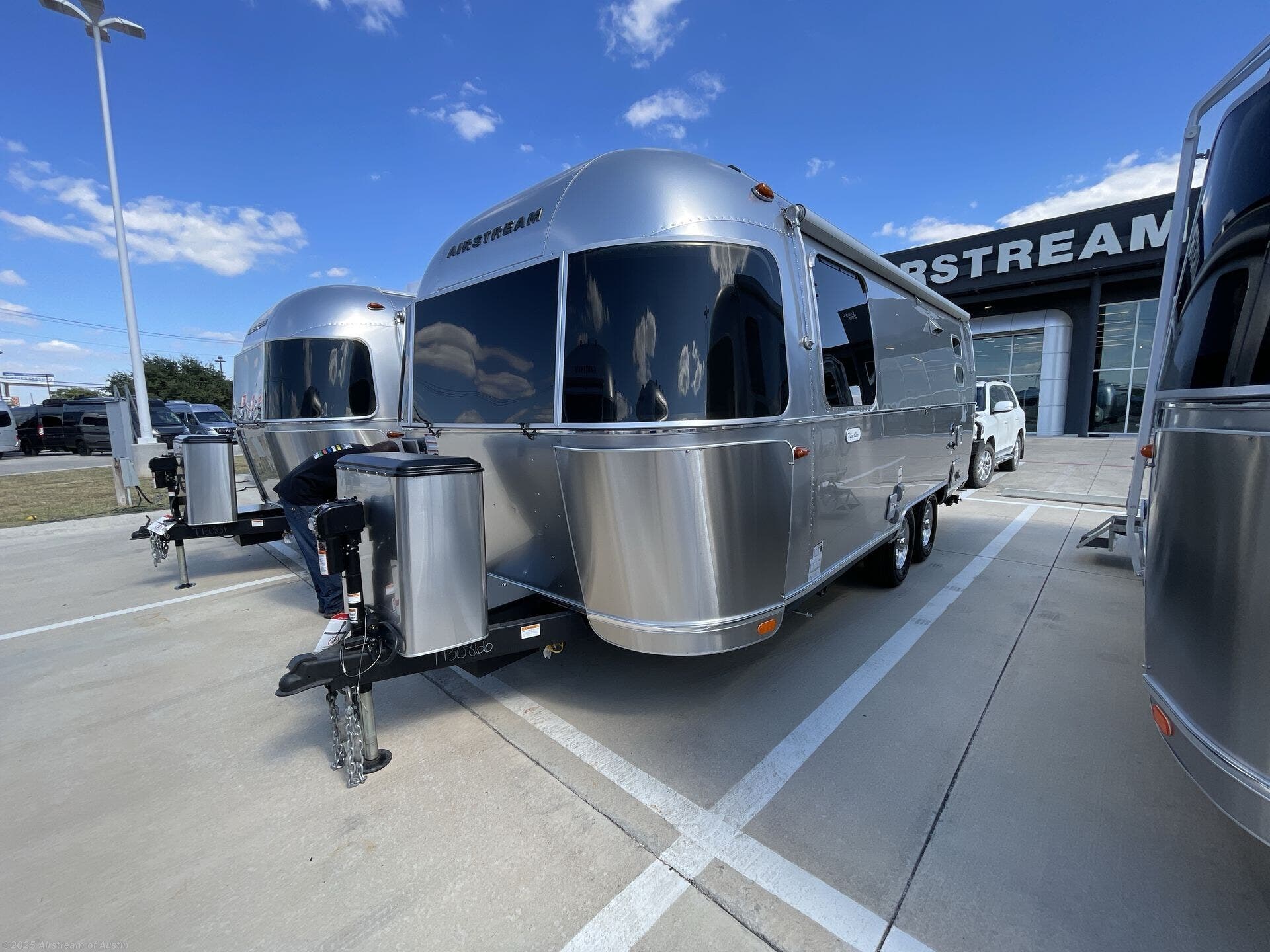 Contact us now about this 2026 Airstream Flying Cloud 25FB Twin! 2026 Flying Cloud 25FB Twin by Airstream from Airstream of Austin in Buda, Texas
