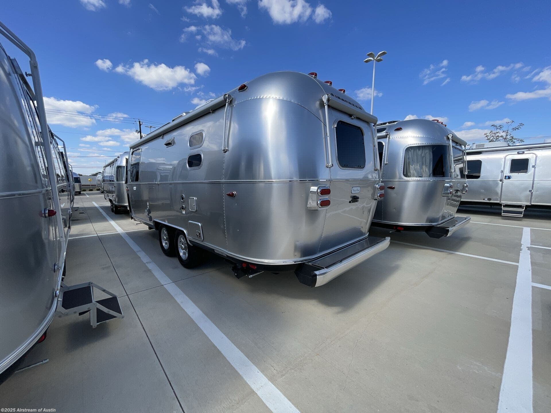 New 2026 Airstream Flying Cloud 25FB Twin available in Buda, Texas