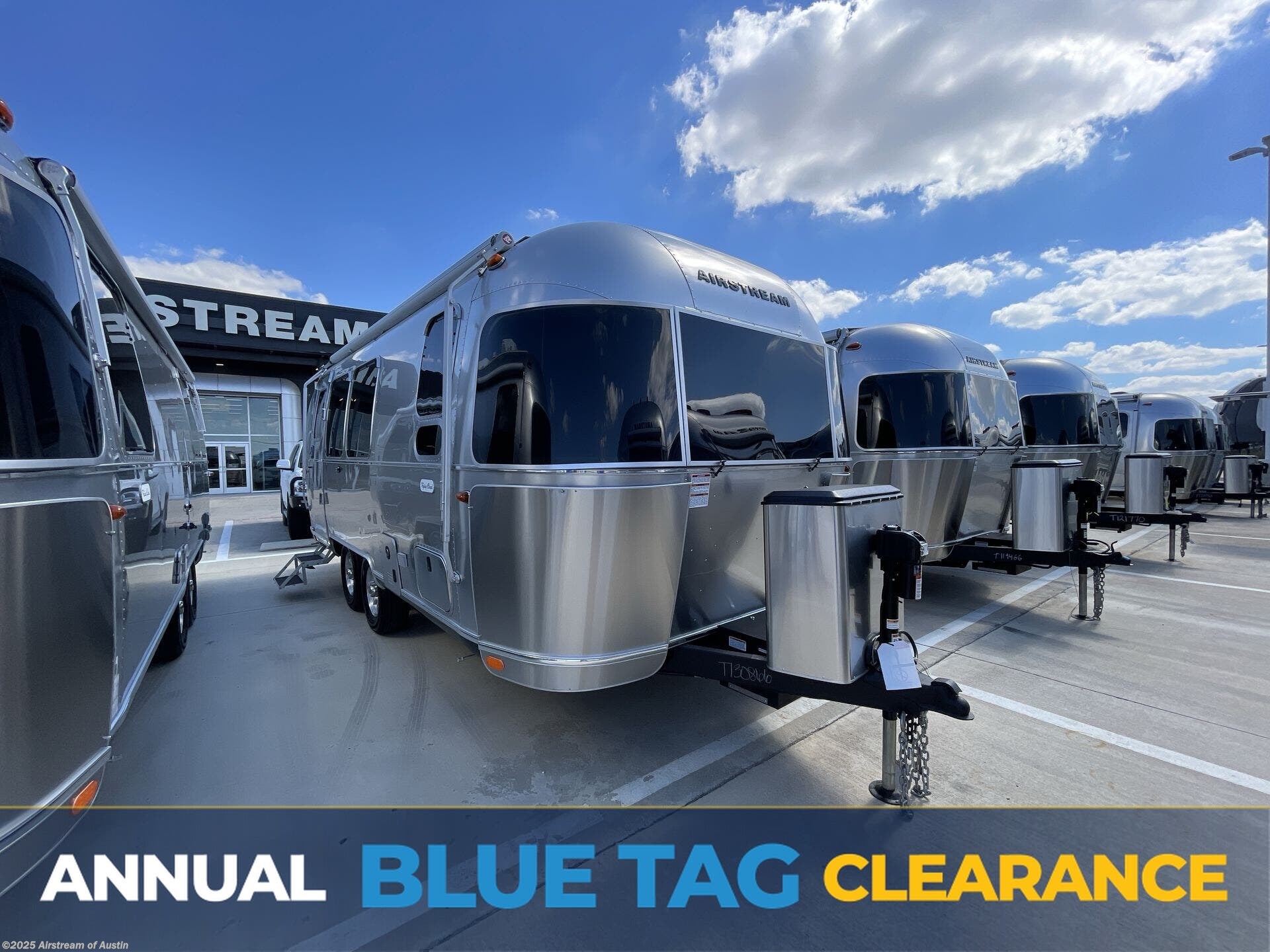 Email now about this 2026 Airstream Flying Cloud 25FB Twin! New 2026 Airstream Flying Cloud 25FB Twin available in Buda, Texas