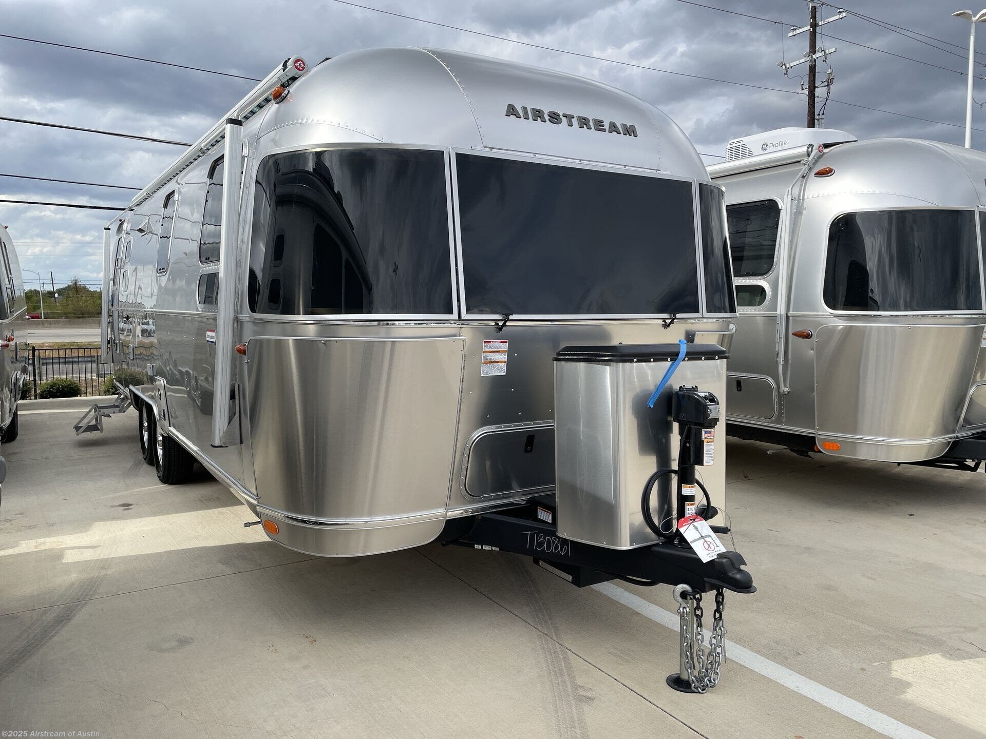 New 2026 Airstream International 27FB available in Buda, Texas