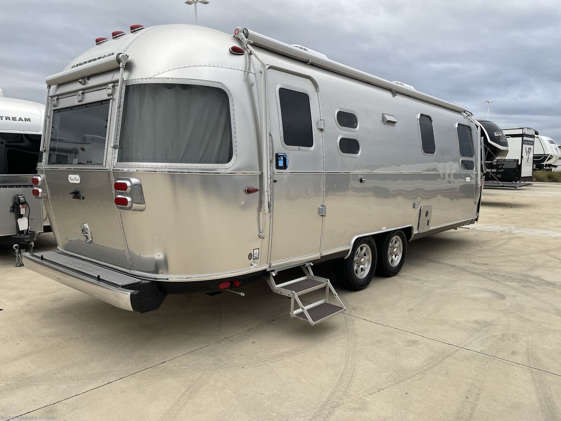 New 2026 Airstream Flying Cloud 27FB available in Buda, Texas