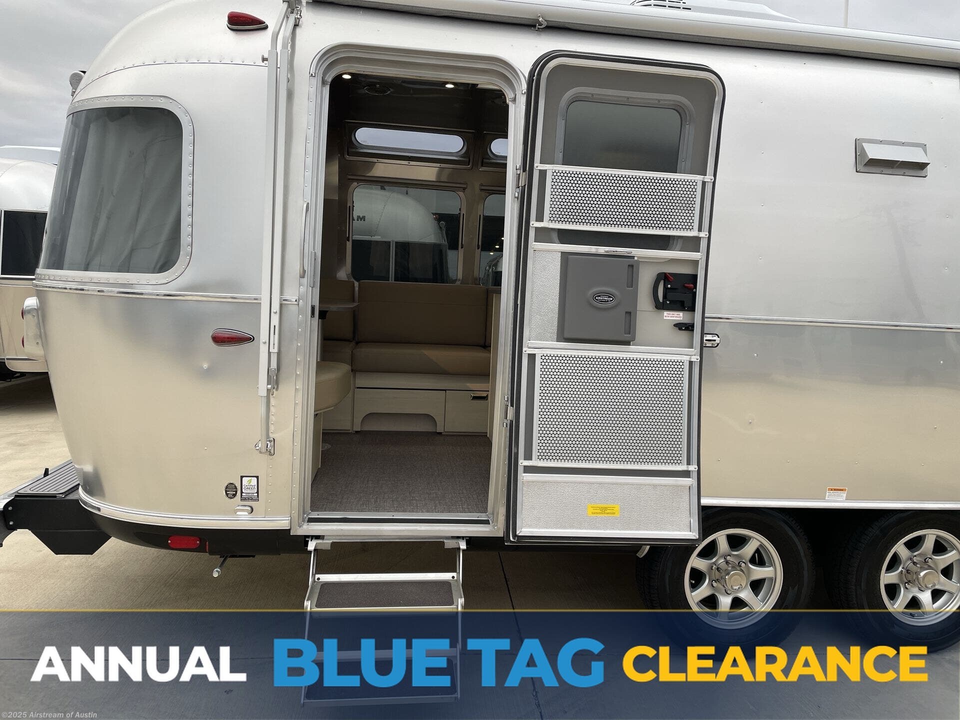 Email now about this 2026 Airstream Flying Cloud 27FB! New 2026 Airstream Flying Cloud 27FB available in Buda, Texas