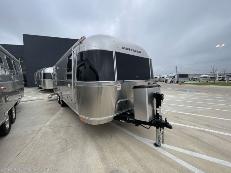 Email now about this 2024 Airstream Flying Cloud 27FB Twin! Used 2024 Airstream Flying Cloud 27FB Twin available in Buda, Texas