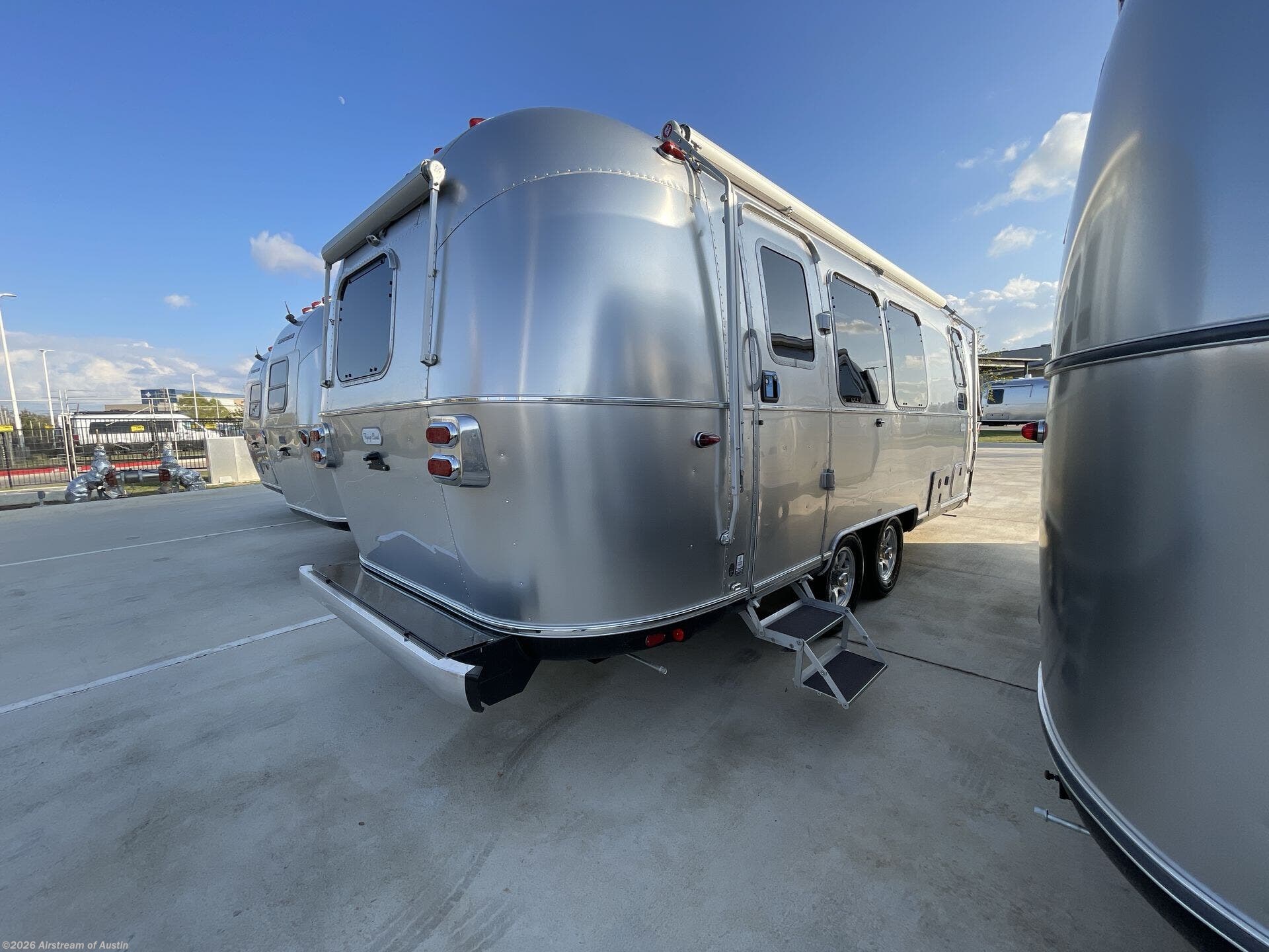 Contact us now about this 2026 Airstream Flying Cloud 23FB Twin! 2026 Flying Cloud 23FB Twin by Airstream from Airstream of Austin in Buda, Texas