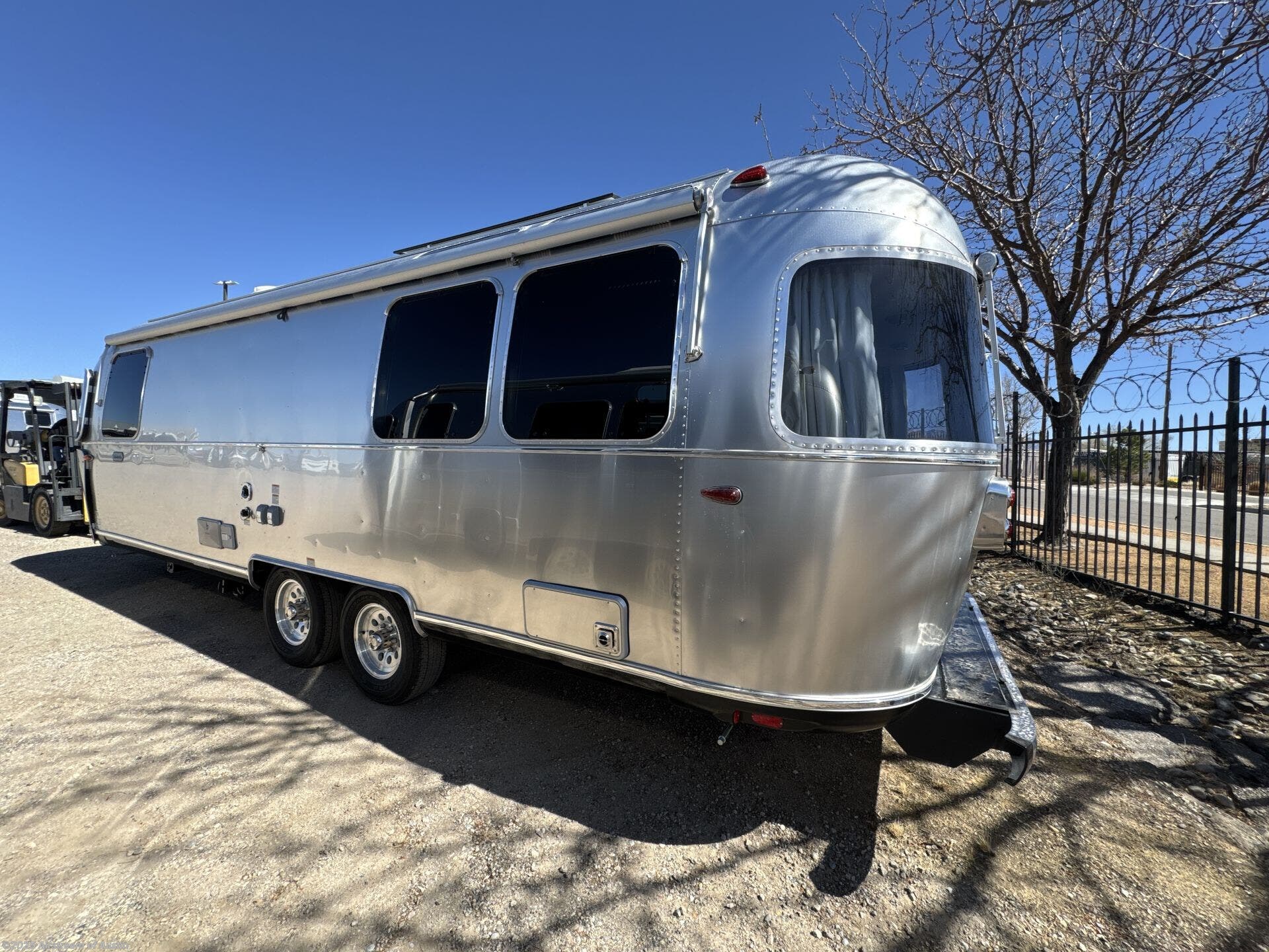 Contact us now about this 2025 Airstream Globetrotter 27FBQ! 2025 Globetrotter 27FBQ by Airstream from Airstream of Austin in Buda, Texas