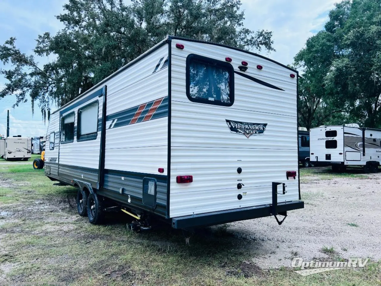 Call now about this 2022 Forest River Wildwood X-Lite 263BHXL! 2022 Forest River Wildwood X-Lite 263BHXL - Used Travel Trailer For Sale by Optimum RV - Bushnell in Bushnell, Florida features Slideout, Awning