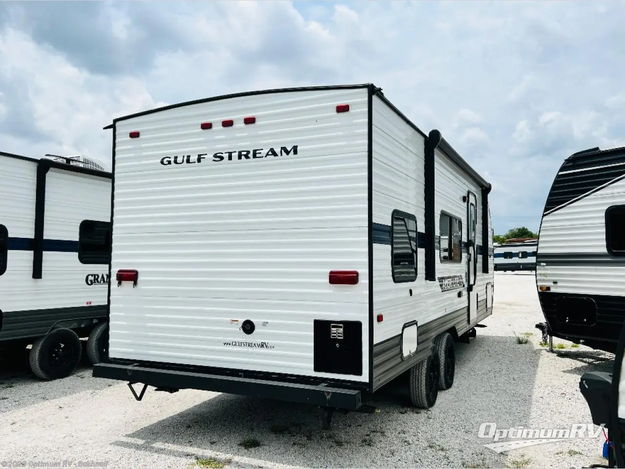 Call now about this 2022 Gulf Stream Ameri-Lite Ultra Lite 248BH! 2022 Gulf Stream Ameri-Lite Ultra Lite 248BH - Used Travel Trailer For Sale by Optimum RV - Bushnell in Bushnell, Florida features Awning