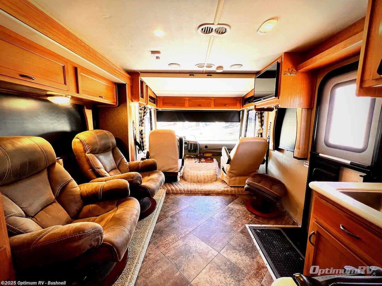 Used 2015 Safari Trek 26HM available in Bushnell, Florida