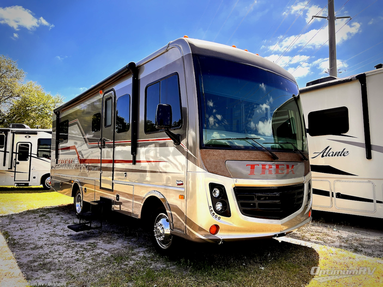 Email now about this 2015 Safari Trek 26HM! Used 2015 Safari Trek 26HM available in Bushnell, Florida