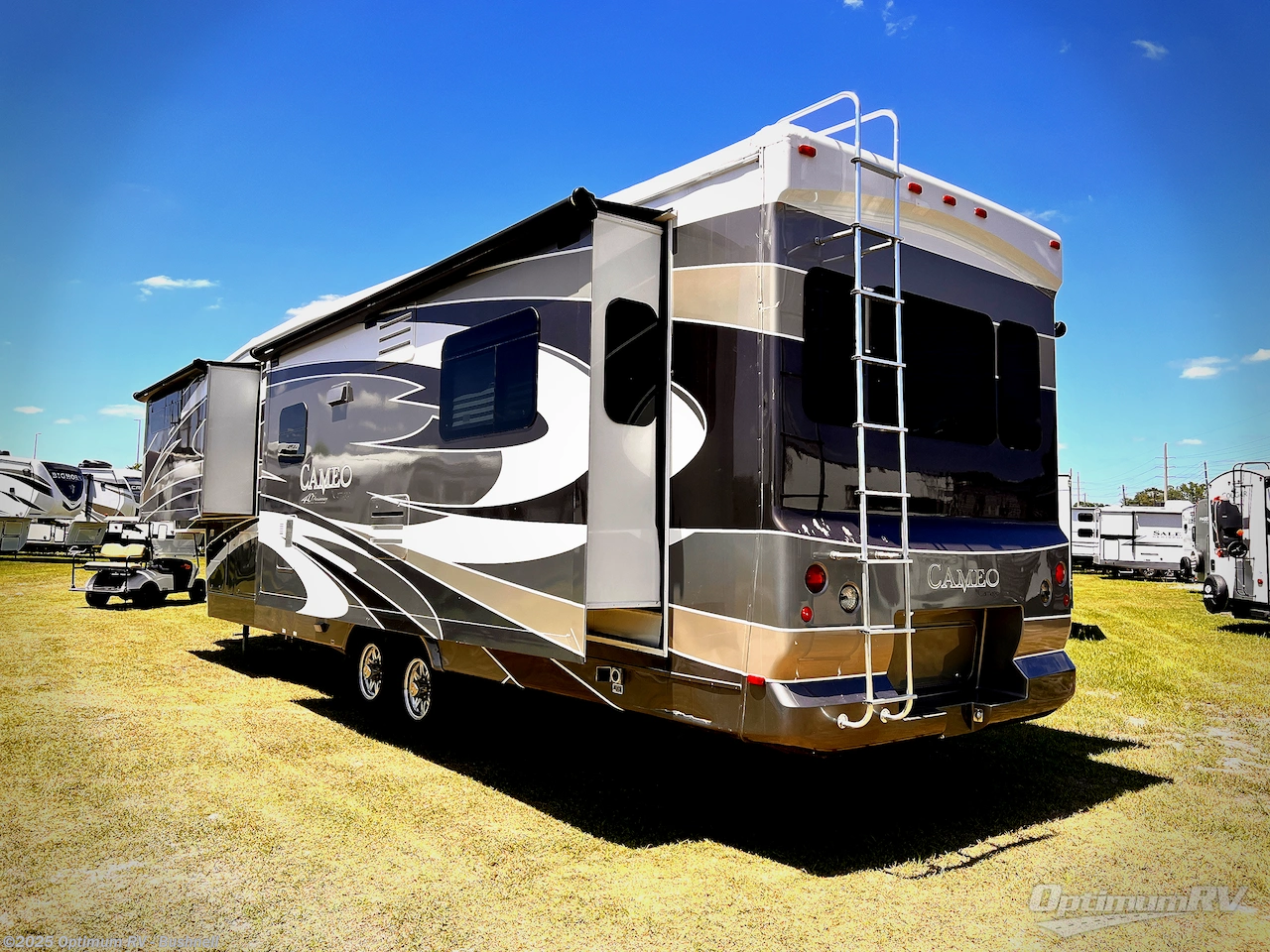 Call now about this 2009 Carriage Cameo F37RE3! 2009 Carriage Cameo F37RE3 - Used Fifth Wheel For Sale by Optimum RV - Bushnell in Bushnell, Florida features Slideout