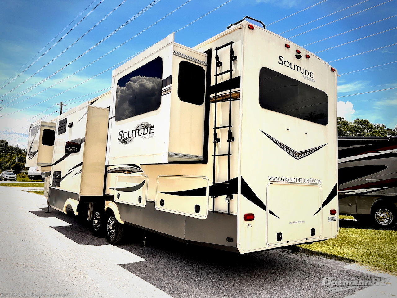Call now about this 2019 Grand Design Solitude 375RES! 2019 Grand Design Solitude 375RES - Used Fifth Wheel For Sale by Optimum RV - Bushnell in Bushnell, Florida features Awning, Slideout