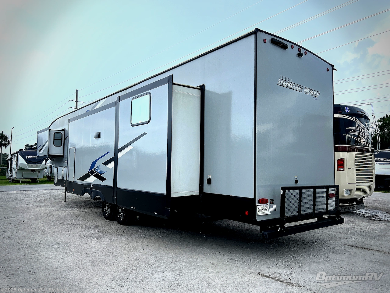 Call now about this 2023 Forest River Cherokee Arctic Wolf Suite 3810! 2023 Forest River Cherokee Arctic Wolf Suite 3810 - Used Fifth Wheel For Sale by Optimum RV - Bushnell in Bushnell, Florida features Slideout, Awning
