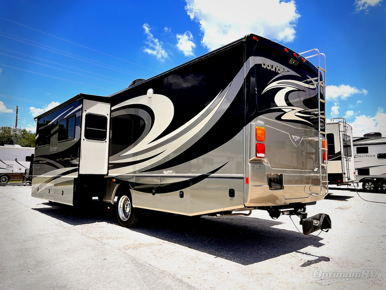 Call now about this 2013 Fleetwood Bounder 36E! 2013 Fleetwood Bounder 36E - Used Class A For Sale by Optimum RV - Bushnell in Bushnell, Florida features Slideout