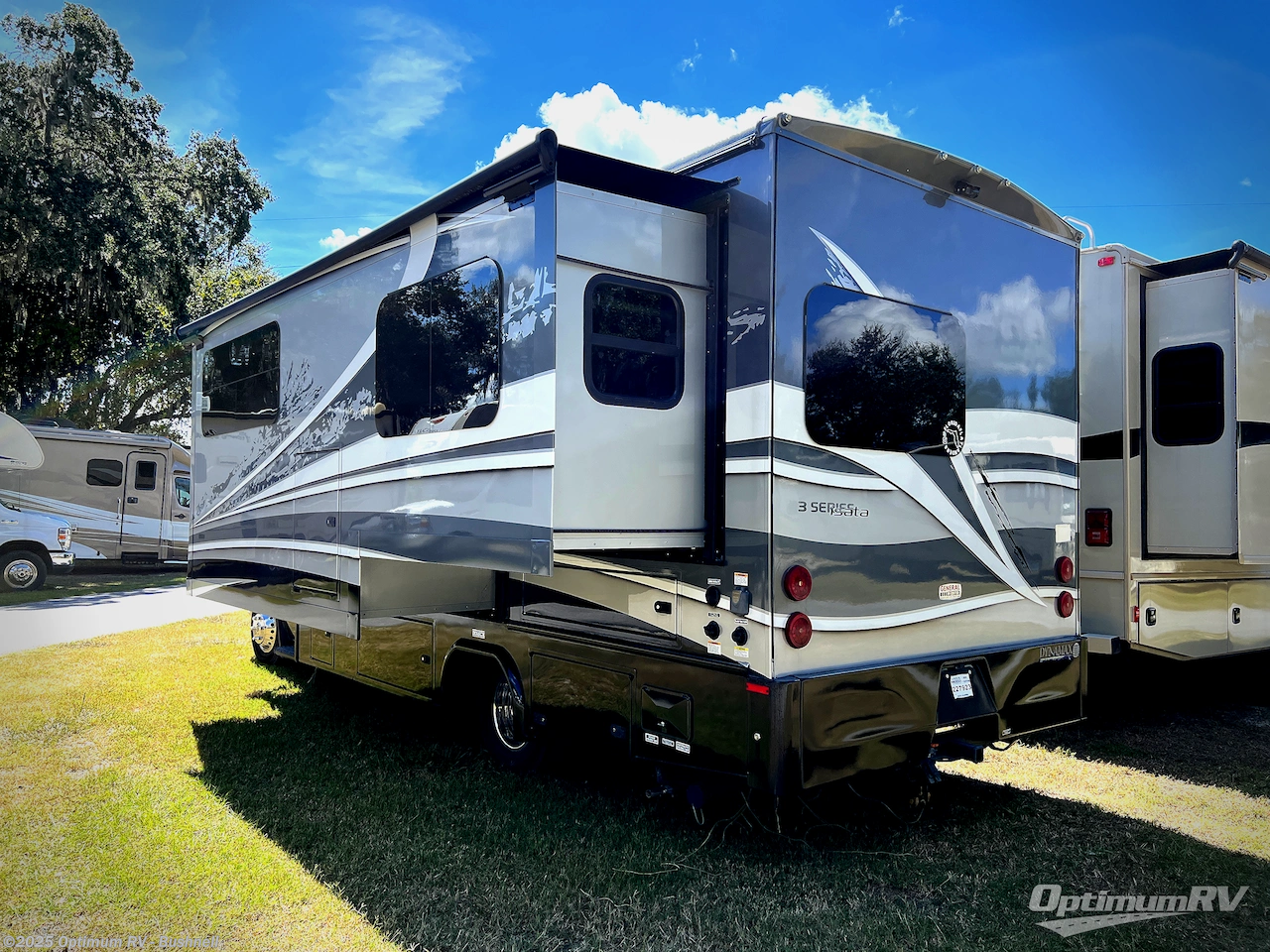 Call now about this 2020 Dynamax Corp isata 3 24FW! 2020 Dynamax Corp isata 3 24FW - Used Class C For Sale by Optimum RV - Bushnell in Bushnell, Florida features Awning, Slideout
