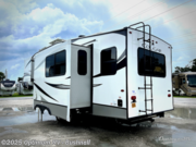 Call now about this 2022 Keystone Cougar Half-Ton 24RDS! 2022 Keystone Cougar Half-Ton 24RDS - Used Fifth Wheel For Sale by Optimum RV - Bushnell in Bushnell, Florida features Awning, Slideout