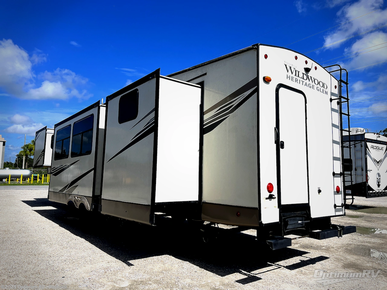Call now about this 2022 Forest River Wildwood Heritage Glen 356QB! 2022 Forest River Wildwood Heritage Glen 356QB - Used Fifth Wheel For Sale by Optimum RV - Bushnell in Bushnell, Florida features Slideout, Awning