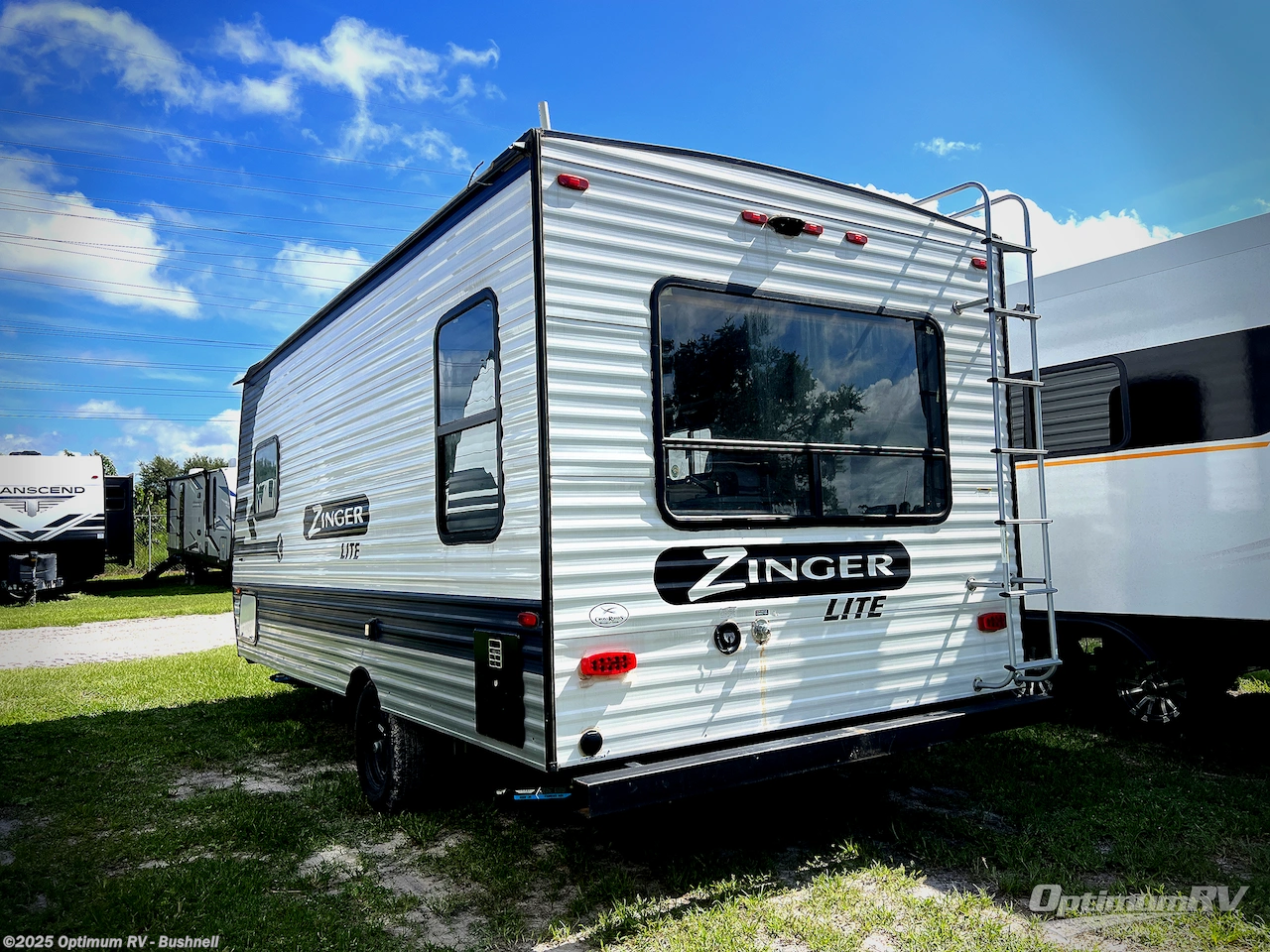 Call now about this 2022 CrossRoads Zinger Lite ZR18RD! 2022 CrossRoads Zinger Lite ZR18RD - Used Travel Trailer For Sale by Optimum RV - Bushnell in Bushnell, Florida
