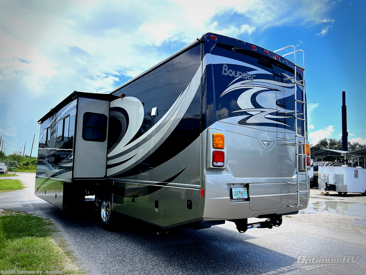 Call now about this 2012 Fleetwood Bounder 35K! 2012 Fleetwood Bounder 35K - Used Class A For Sale by Optimum RV - Bushnell in Bushnell, Florida features Slideout