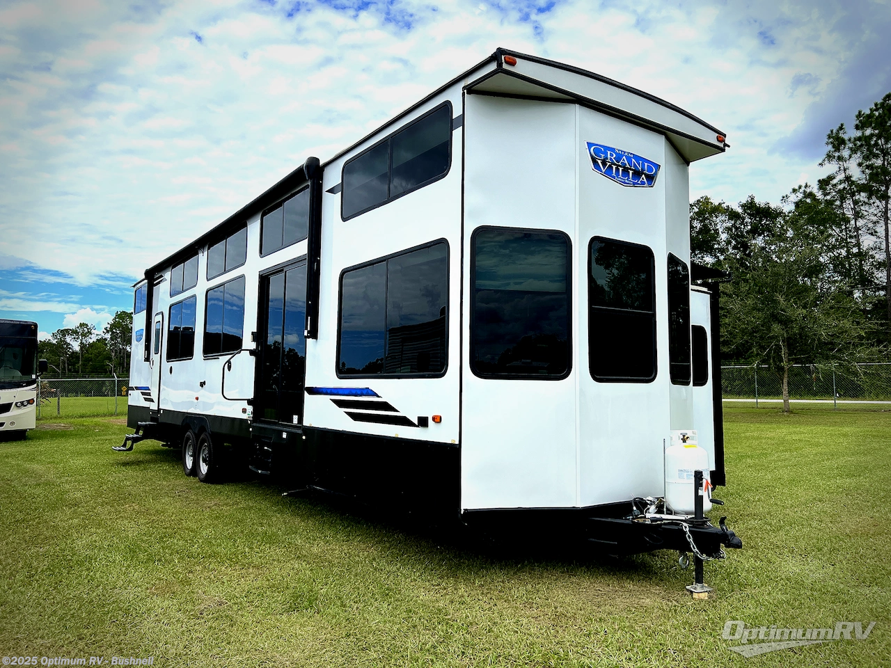 Email now about this 2024 Forest River Salem Grand Villa 42VIEW! Used 2024 Forest River Salem Grand Villa 42VIEW available in Bushnell, Florida