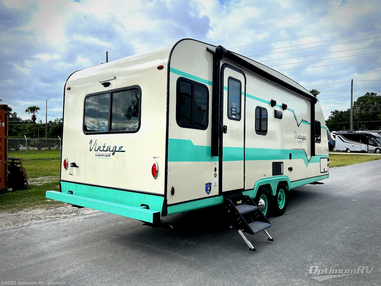 Contact us now about this 2024 Gulf Stream Vintage Cruiser 23TWS! 2024 Vintage Cruiser 23TWS by Gulf Stream from Optimum RV - Bushnell in Bushnell, Florida