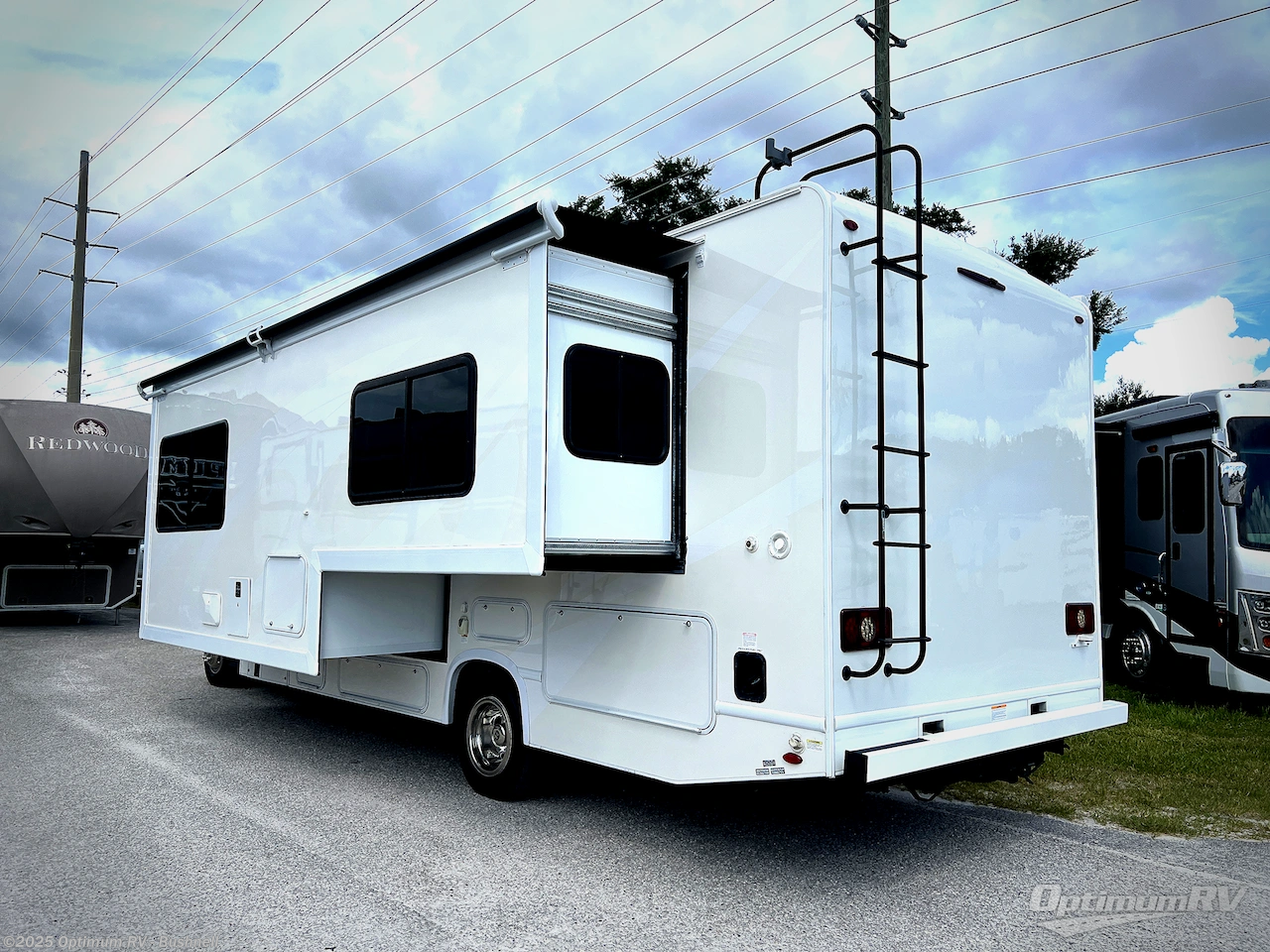Call now about this 2021 Thor Chateau 27R! 2021 Thor Chateau 27R - Used Class C For Sale by Optimum RV - Bushnell in Bushnell, Florida features Slideout, Awning