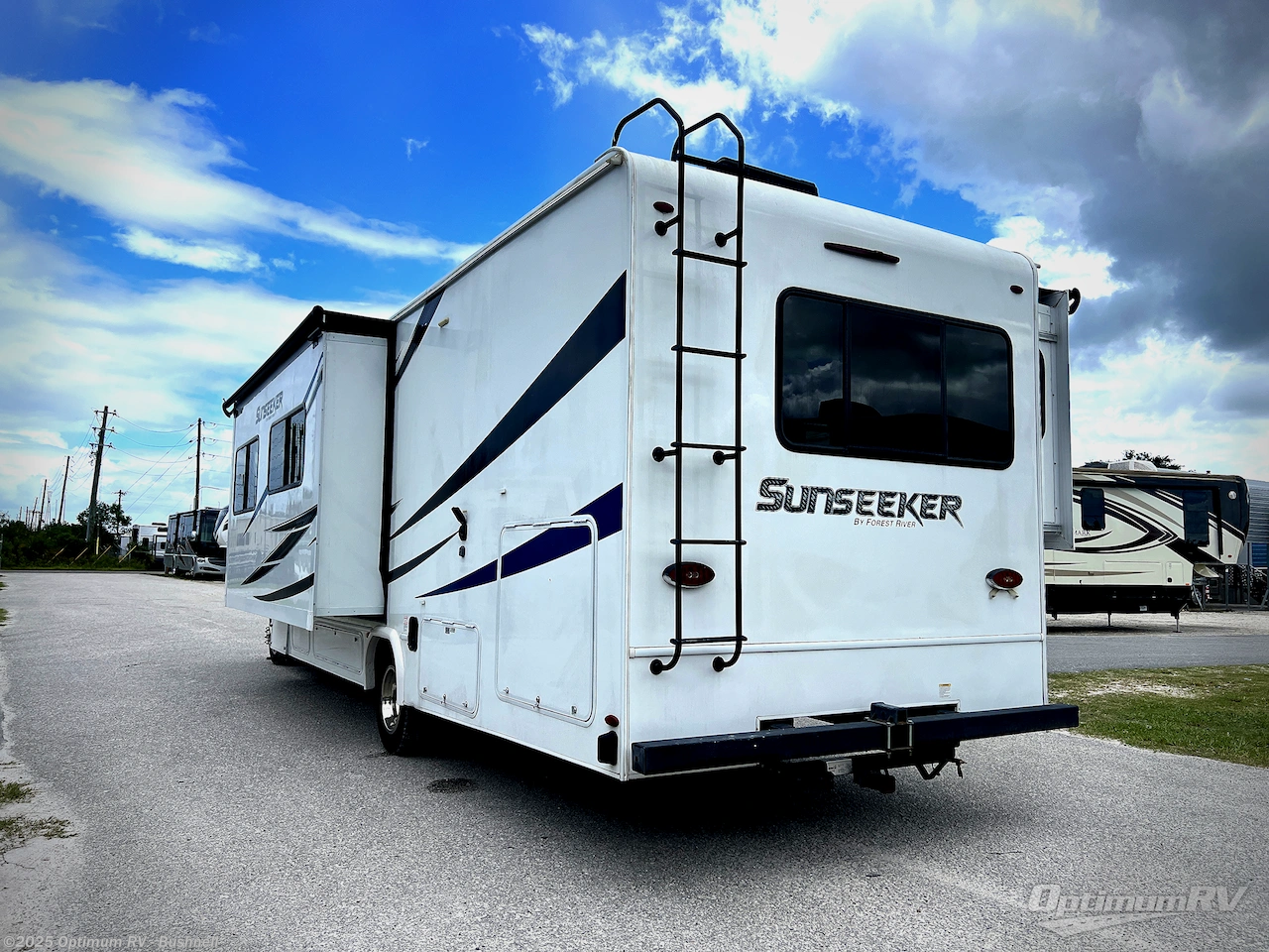 Call now about this 2020 Forest River Sunseeker 3010DS Ford! 2020 Forest River Sunseeker 3010DS Ford - Used Class C For Sale by Optimum RV - Bushnell in Bushnell, Florida features Awning, Slideout