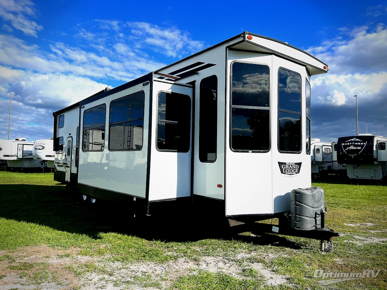 Email now about this 2022 Forest River Wildwood Grand Lodge 42FLDL! Used 2022 Forest River Wildwood Grand Lodge 42FLDL available in Bushnell, Florida