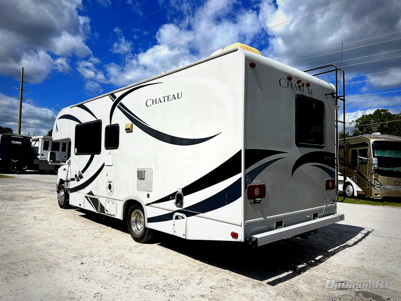 Call now about this 2014 Thor Chateau 26A! 2014 Thor Chateau 26A - Used Class C For Sale by Optimum RV - Bushnell in Bushnell, Florida features Slideout