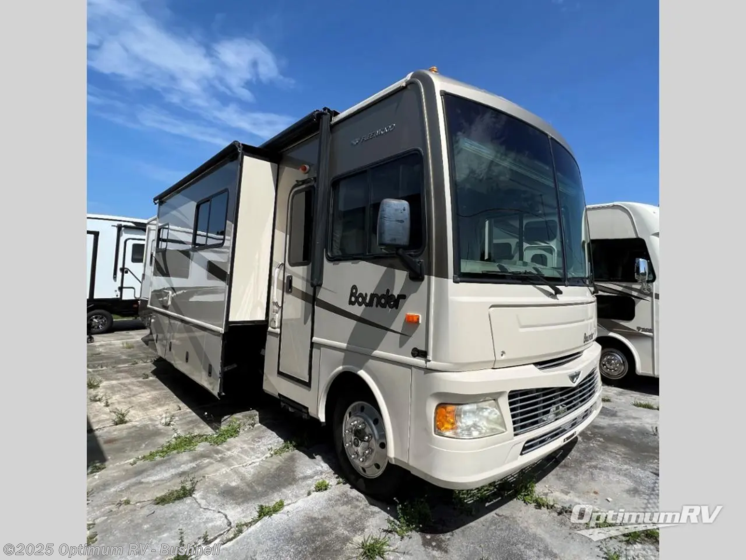 Email now about this 2008 Fleetwood Bounder 38P! Used 2008 Fleetwood Bounder 38P available in Bushnell, Florida