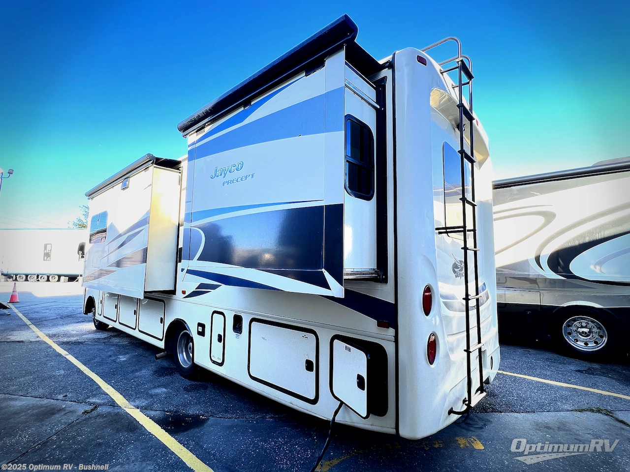 Call now about this 2015 Jayco Precept 31UL! 2015 Jayco Precept 31UL - Used Class A For Sale by Optimum RV - Bushnell in Bushnell, Florida features Slideout