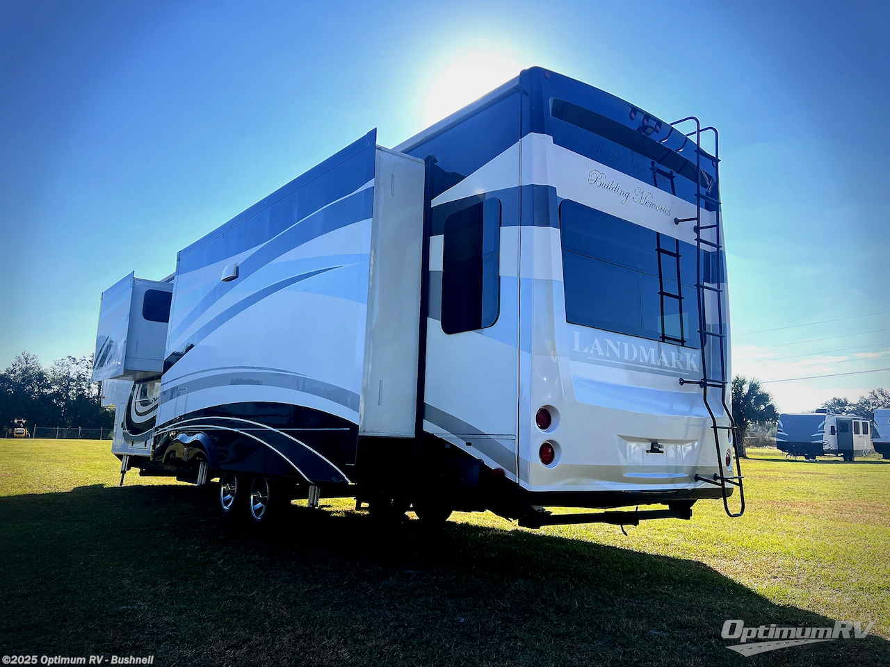Call now about this 2017 Heartland Landmark Newport! 2017 Heartland Landmark Newport - Used Fifth Wheel For Sale by Optimum RV - Bushnell in Bushnell, Florida features Awning, Slideout