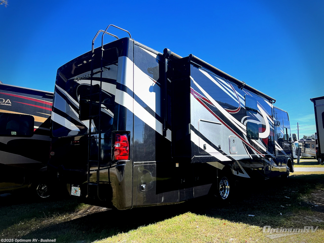 Call now about this 2020 Thor Challenger 37DS! 2020 Thor Challenger 37DS - Used Class A For Sale by Optimum RV - Bushnell in Bushnell, Florida features Awning, Slideout