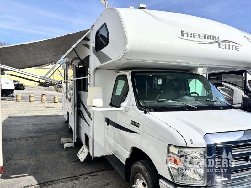 Email now about this 2012 Thor Motor Coach Freedom Elite 28U! Used 2012 Thor Motor Coach Freedom Elite 28U available in Adamsburg, Pennsylvania