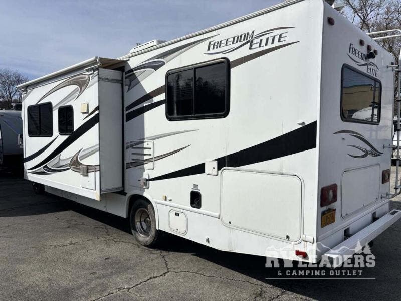 Call now about this 2012 Thor Motor Coach Freedom Elite 28U! 2012 Thor Motor Coach Freedom Elite 28U - Used Class C For Sale by RV Leaders & Camping Outlet in Adamsburg, Pennsylvania