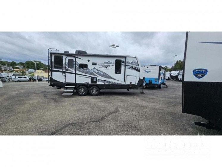 Email now about this 2025 Outdoors RV Back Country Series MTN TRX 20BD! New 2025 Outdoors RV Back Country Series MTN TRX 20BD available in Adamsburg, Pennsylvania