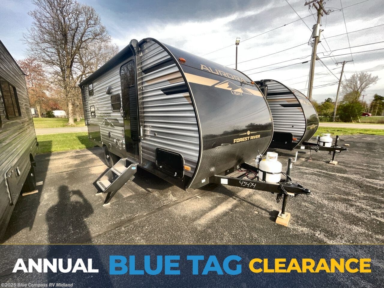 Email now about this 2025 Forest River Aurora Light 18BHS! New 2025 Forest River Aurora Light 18BHS available in Midland, Michigan