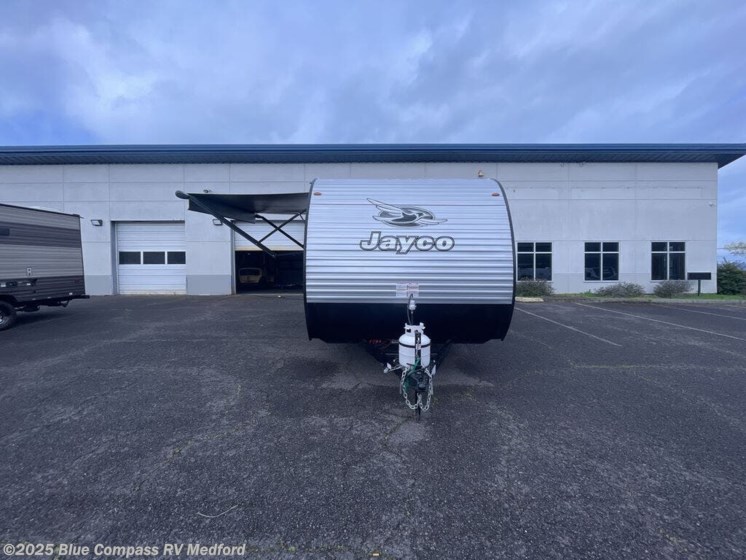 Email now about this 2025 Jayco Jay Flight SLX 170FQW! New 2025 Jayco Jay Flight SLX 170FQW available in Medford, Oregon