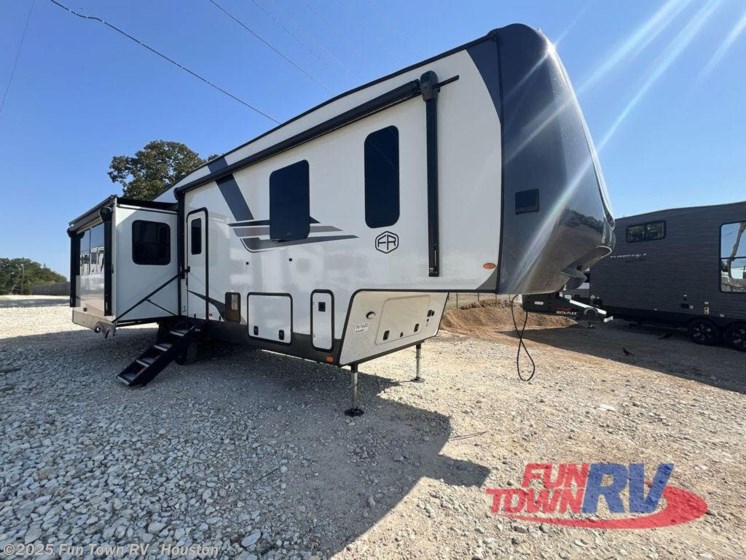 Email now about this 2025 Forest River Rockwood Signature R361RLS! New 2025 Forest River Rockwood Signature R361RLS available in Wharton, Texas